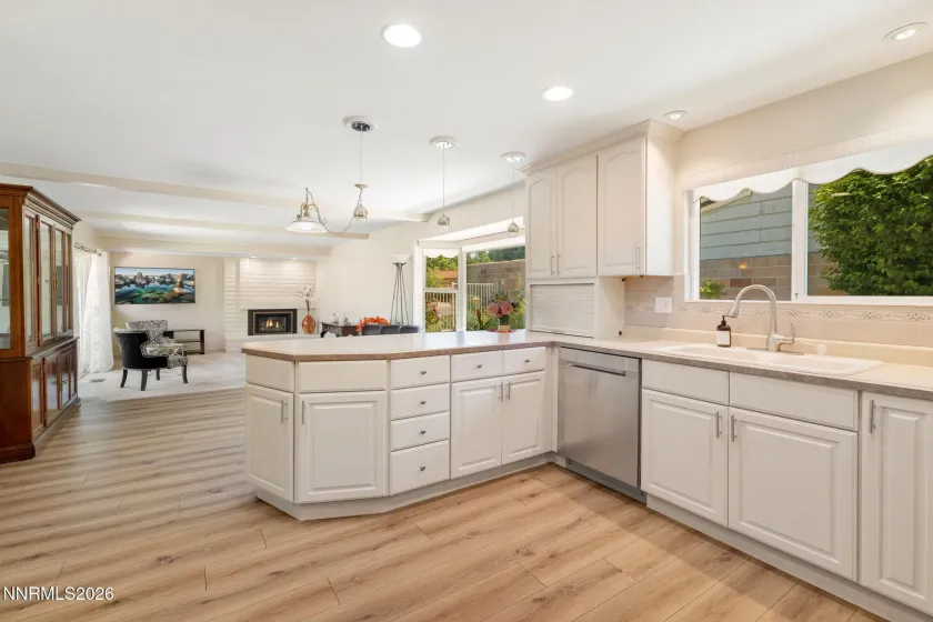 1423 Eastwood, Reno, Nevada 89509, 5 Bedrooms Bedrooms, ,3 BathroomsBathrooms,Residential,Residential,Eastwood,0,260007847
