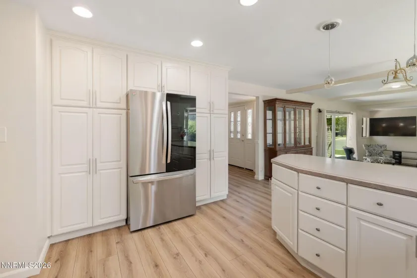 1423 Eastwood, Reno, Nevada 89509, 5 Bedrooms Bedrooms, ,3 BathroomsBathrooms,Residential,Residential,Eastwood,0,260007847