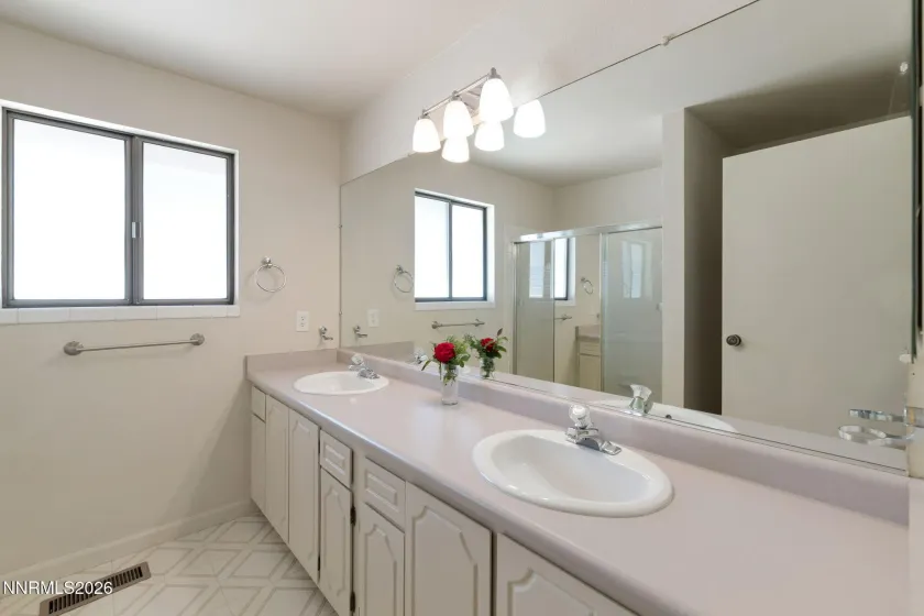 1423 Eastwood, Reno, Nevada 89509, 5 Bedrooms Bedrooms, ,3 BathroomsBathrooms,Residential,Residential,Eastwood,0,260007847