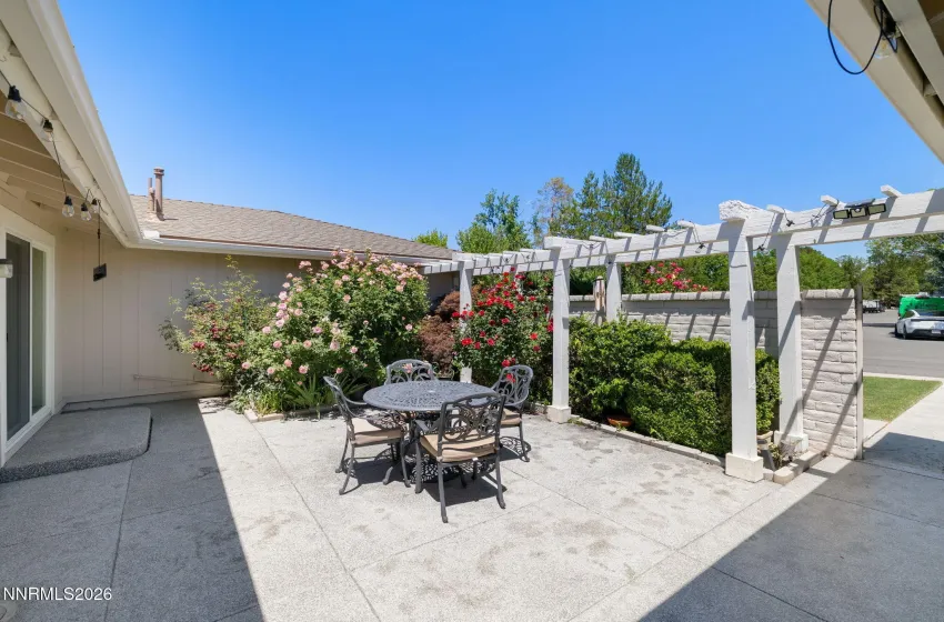 1423 Eastwood, Reno, Nevada 89509, 5 Bedrooms Bedrooms, ,3 BathroomsBathrooms,Residential,Residential,Eastwood,0,260007847