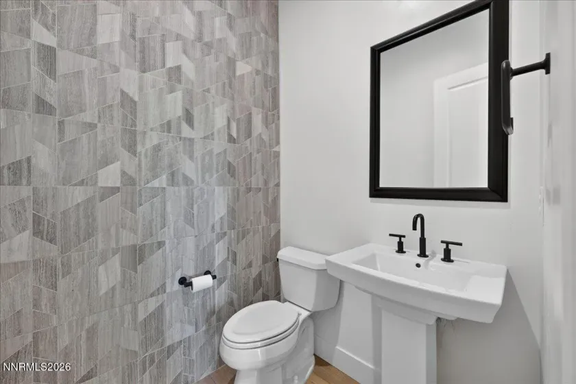 Main Floor 1/2 Bath