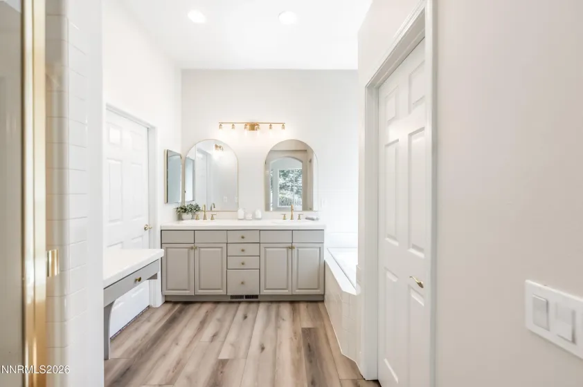 1690 Caughlin Creek, Reno, Nevada 89519, 3 Bedrooms Bedrooms, ,2 BathroomsBathrooms,Residential,Residential,Caughlin Creek,0,260007854