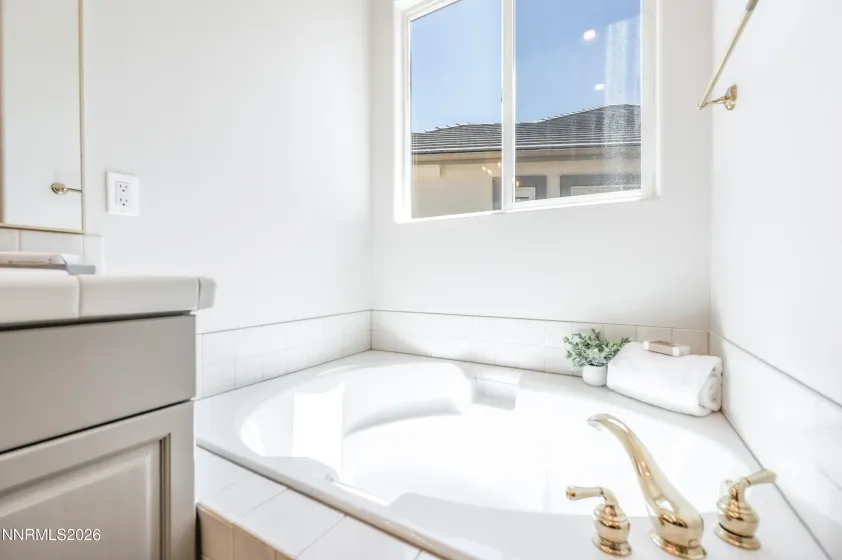 1690 Caughlin Creek, Reno, Nevada 89519, 3 Bedrooms Bedrooms, ,2 BathroomsBathrooms,Residential,Residential,Caughlin Creek,0,260007854