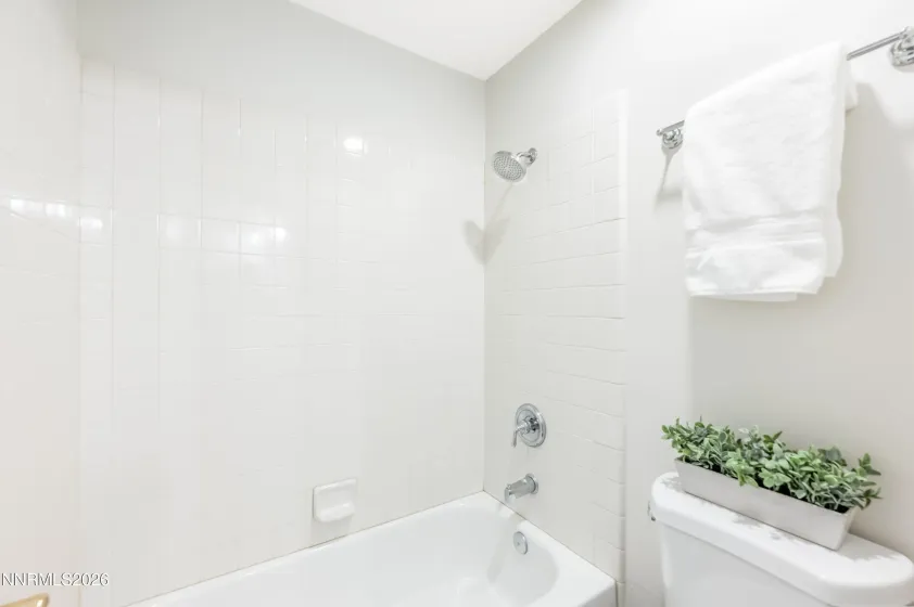 1690 Caughlin Creek, Reno, Nevada 89519, 3 Bedrooms Bedrooms, ,2 BathroomsBathrooms,Residential,Residential,Caughlin Creek,0,260007854