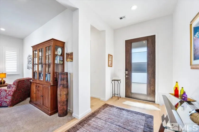 Entry/Foyer