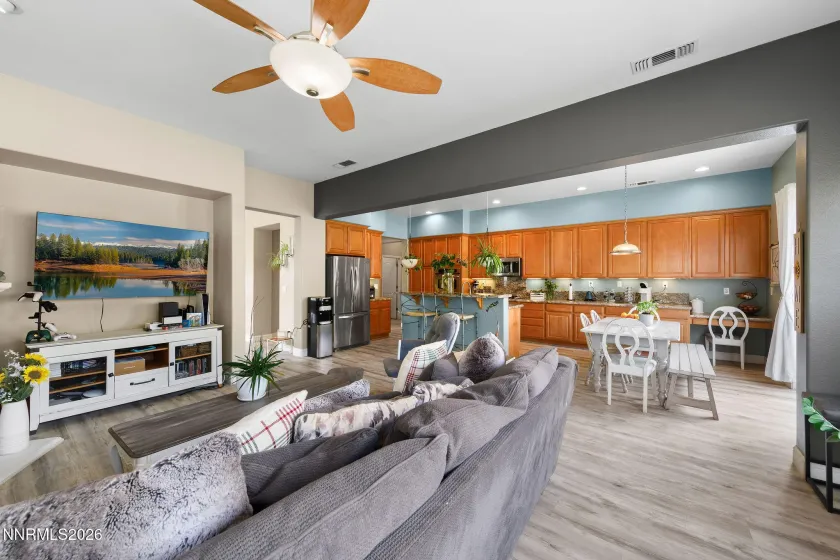 10770 Summer Glen, Reno, Nevada 89521, 4 Bedrooms Bedrooms, ,3 BathroomsBathrooms,Residential,Residential,Summer Glen,0,260007859
