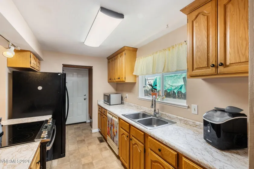 654 Marracco, Sparks, Nevada 89434, 4 Bedrooms Bedrooms, ,2 BathroomsBathrooms,Residential,Residential,Marracco,0,260007920