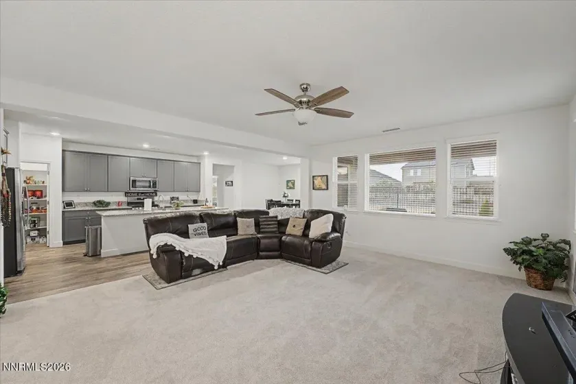 1310 Harness, Sparks, Nevada 89436, 4 Bedrooms Bedrooms, ,3 BathroomsBathrooms,Residential,Residential,Harness,0,260007943