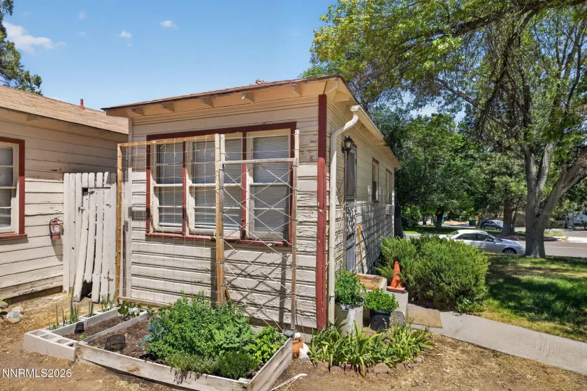 1301 Faland, Reno, Nevada 89503, 4 Bedrooms Bedrooms, ,3 BathroomsBathrooms,Residential Income,Residential,Faland,0,260007966