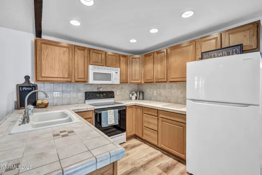 933 Lepori, Sparks, Nevada 89431, 3 Bedrooms Bedrooms, ,2 BathroomsBathrooms,Residential,Residential,Lepori,0,260007988