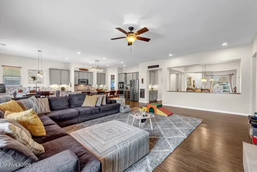 1646 Sunhaven, Reno, Nevada 89521, 3 Bedrooms Bedrooms, ,3 BathroomsBathrooms,Residential,Residential,Sunhaven,0,260007996