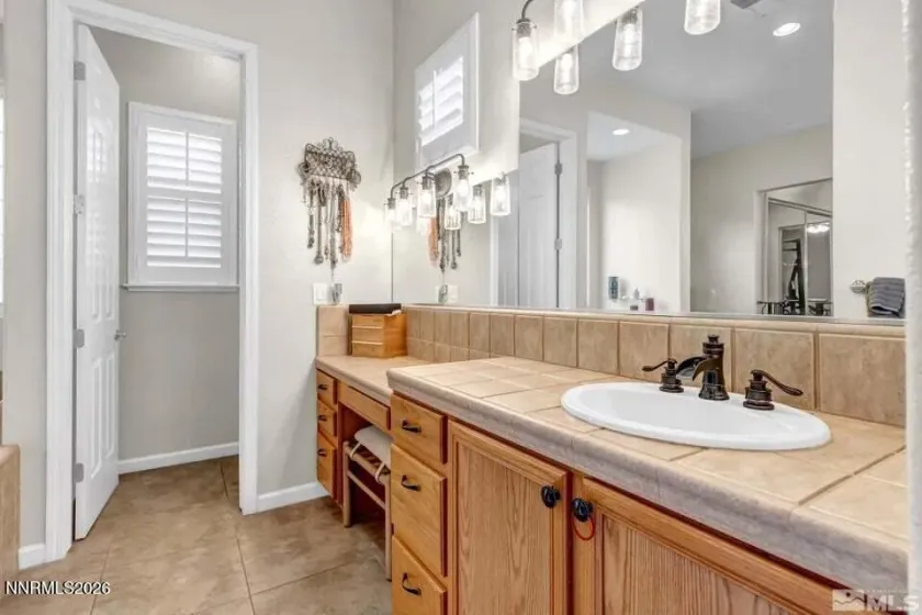 1646 Sunhaven, Reno, Nevada 89521, 3 Bedrooms Bedrooms, ,3 BathroomsBathrooms,Residential,Residential,Sunhaven,0,260007996