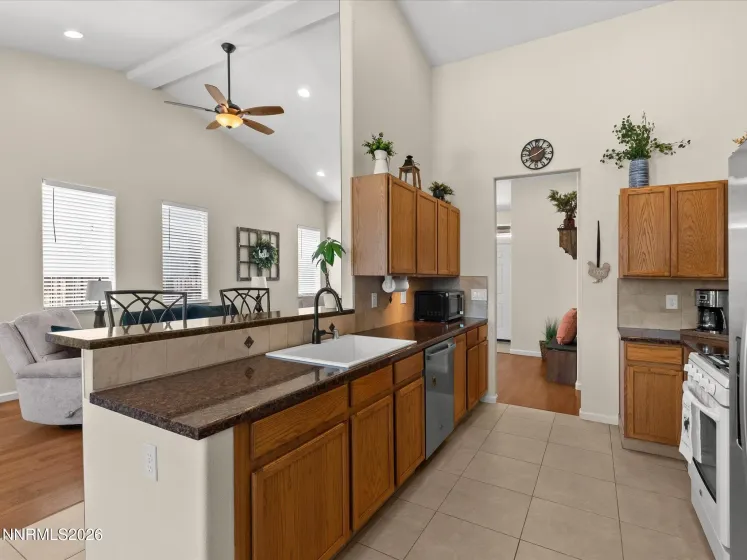 9561 Crystalline, Reno, Nevada 89506, 3 Bedrooms Bedrooms, ,2 BathroomsBathrooms,Residential,Residential,Crystalline,0,260008003