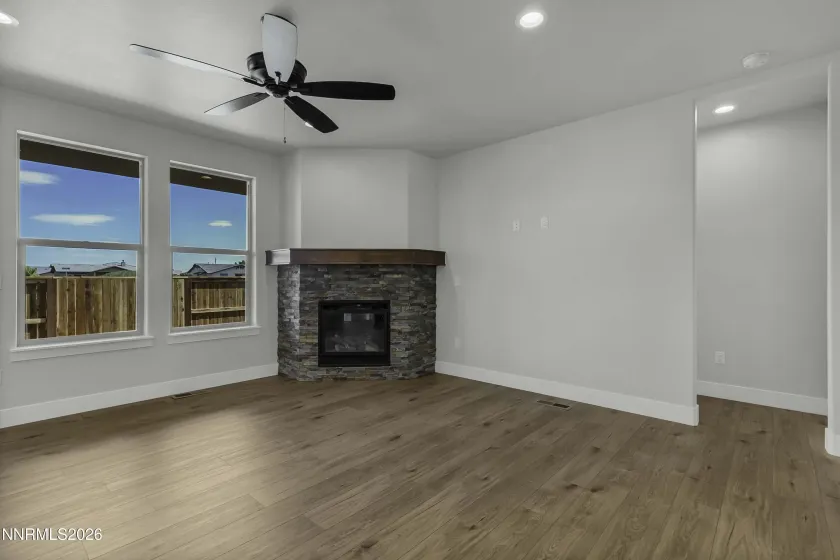 986 La Strata, Minden, Nevada 89423, 3 Bedrooms Bedrooms, ,3 BathroomsBathrooms,Residential,Residential,La Strata,0,260008036