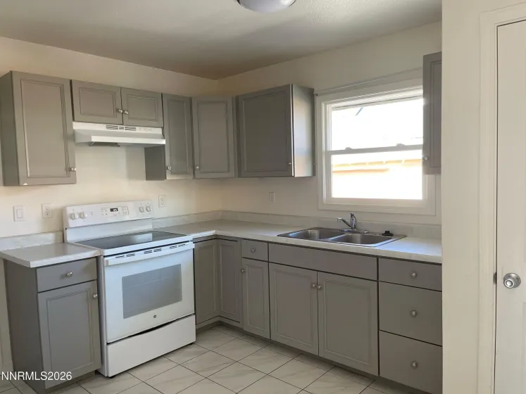 1522 F, Sparks, Nevada 89431, 4 Bedrooms Bedrooms, ,4 BathroomsBathrooms,Residential Income,Residential,F,0,260008039