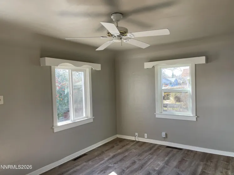 1522 F, Sparks, Nevada 89431, 4 Bedrooms Bedrooms, ,4 BathroomsBathrooms,Residential Income,Residential,F,0,260008039