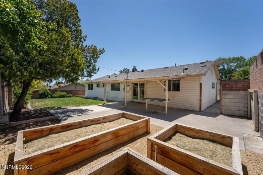 2205 Carlin, Reno, Nevada 89503, 3 Bedrooms Bedrooms, ,2 BathroomsBathrooms,Residential,Residential,Carlin,0,260007640