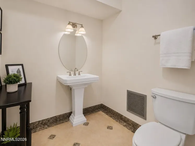 200 2nd, Reno, Nevada 89501, 2 Bedrooms Bedrooms, ,3 BathroomsBathrooms,Residential,Residential,2nd,0,260008075
