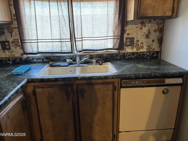 3020 Middle, Winnemucca, Nevada 89445, ,2 BathroomsBathrooms,Residential,Residential,Middle,0,260008112