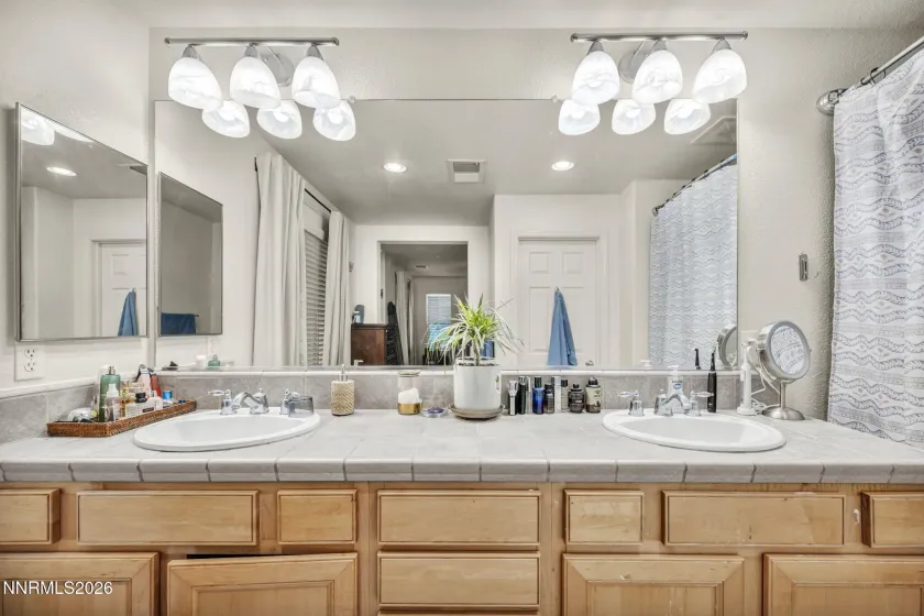 6652 Sportoletti, Sparks, Nevada 89436, 4 Bedrooms Bedrooms, ,4 BathroomsBathrooms,Residential,Residential,Sportoletti,0,260008128