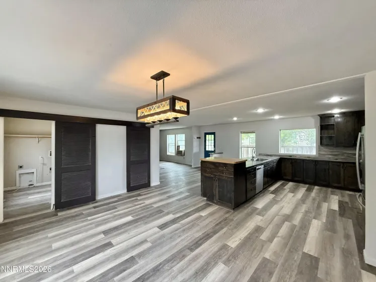Dining to kitchen