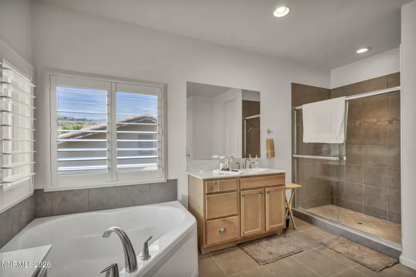 1635 Crescent Pointe, Reno, Nevada 89523, 3 Bedrooms Bedrooms, ,3 BathroomsBathrooms,Residential,Residential,Crescent Pointe,0,260008145