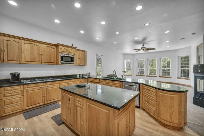 7305 Diamond Oaks Ct., Sparks, Nevada 89436, 3 Bedrooms Bedrooms, ,4 BathroomsBathrooms,Residential,Residential,Diamond Oaks Ct.,0,260008151