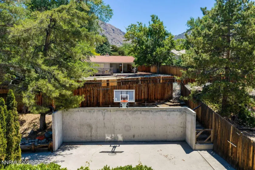 2450 Sequoia, Reno, Nevada 89502, 4 Bedrooms Bedrooms, ,3 BathroomsBathrooms,Residential,Residential,Sequoia,0,260008179