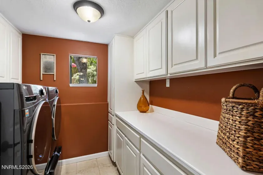 2450 Sequoia, Reno, Nevada 89502, 4 Bedrooms Bedrooms, ,3 BathroomsBathrooms,Residential,Residential,Sequoia,0,260008179