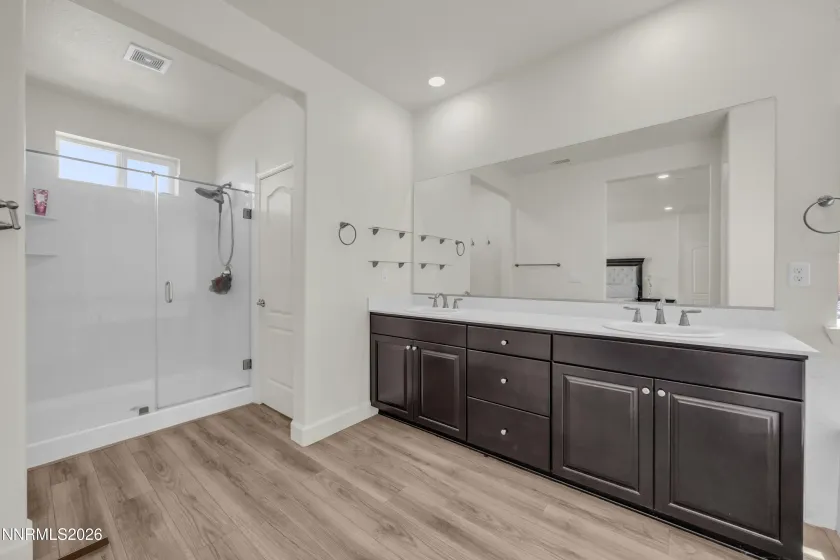 2768 Vecchio, Sparks, Nevada 89434, 4 Bedrooms Bedrooms, ,3 BathroomsBathrooms,Residential,Residential,Vecchio,0,260008184