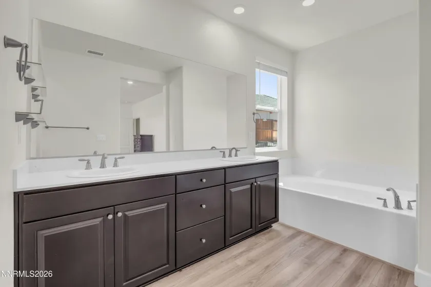 2768 Vecchio, Sparks, Nevada 89434, 4 Bedrooms Bedrooms, ,3 BathroomsBathrooms,Residential,Residential,Vecchio,0,260008184