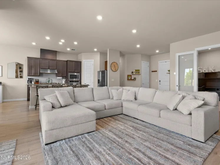 1227 Silver Vw, Sparks, Nevada 89436, 4 Bedrooms Bedrooms, ,4 BathroomsBathrooms,Residential,Residential,Silver Vw,0,260008204