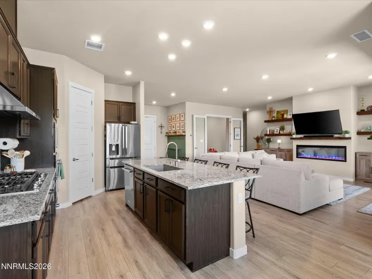 1227 Silver Vw, Sparks, Nevada 89436, 4 Bedrooms Bedrooms, ,4 BathroomsBathrooms,Residential,Residential,Silver Vw,0,260008204