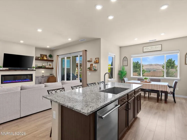 1227 Silver Vw, Sparks, Nevada 89436, 4 Bedrooms Bedrooms, ,4 BathroomsBathrooms,Residential,Residential,Silver Vw,0,260008204