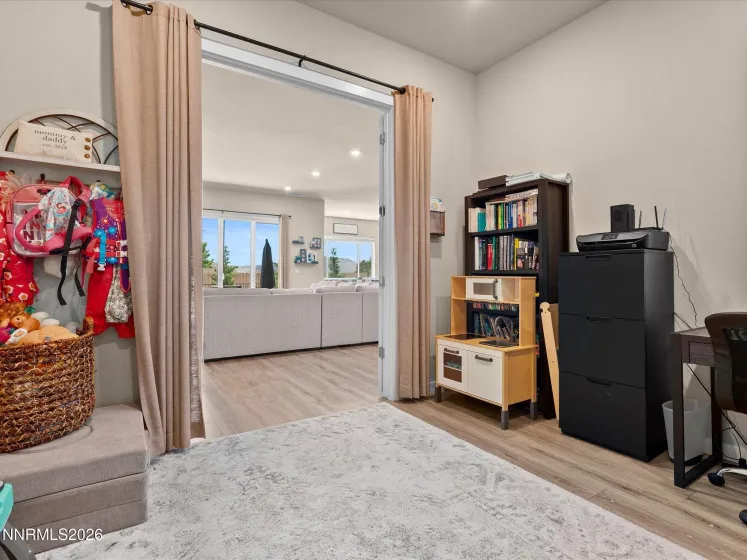 1227 Silver Vw, Sparks, Nevada 89436, 4 Bedrooms Bedrooms, ,4 BathroomsBathrooms,Residential,Residential,Silver Vw,0,260008204