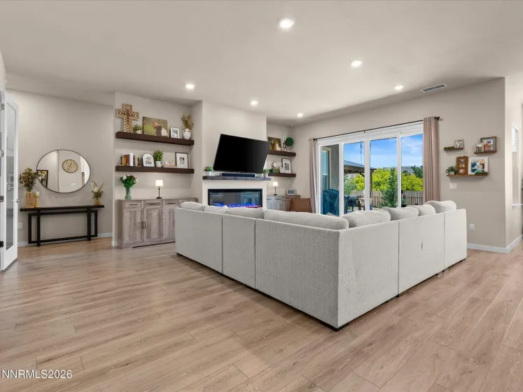 1227 Silver Vw, Sparks, Nevada 89436, 4 Bedrooms Bedrooms, ,4 BathroomsBathrooms,Residential,Residential,Silver Vw,0,260008204