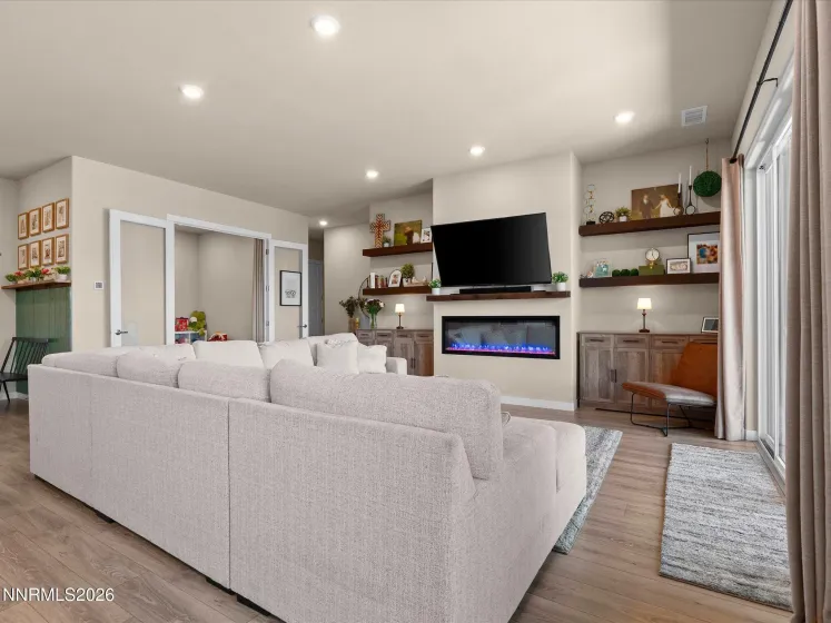 1227 Silver Vw, Sparks, Nevada 89436, 4 Bedrooms Bedrooms, ,4 BathroomsBathrooms,Residential,Residential,Silver Vw,0,260008204