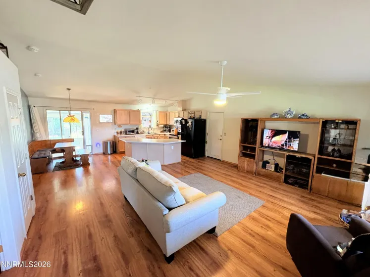 220 Mia, Sparks, Nevada 89436, 3 Bedrooms Bedrooms, ,2 BathroomsBathrooms,Residential,Residential,Mia,0,260008217