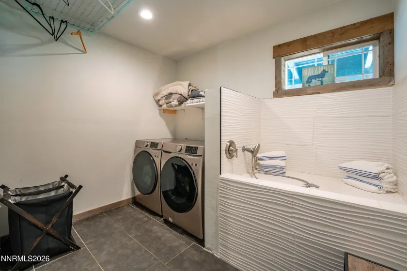 200 Main, Sierraville, California 96126, 5 Bedrooms Bedrooms, ,5 BathroomsBathrooms,Residential,Residential,Main,0,260008230