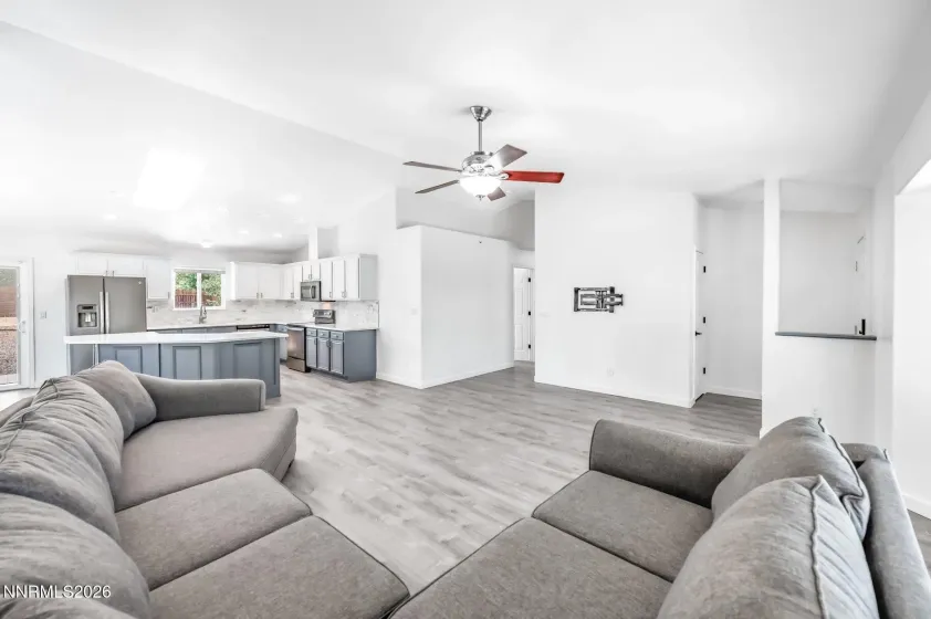 2291 Penguin, Sparks, Nevada 89441, 3 Bedrooms Bedrooms, ,2 BathroomsBathrooms,Residential,Residential,Penguin,0,260008233