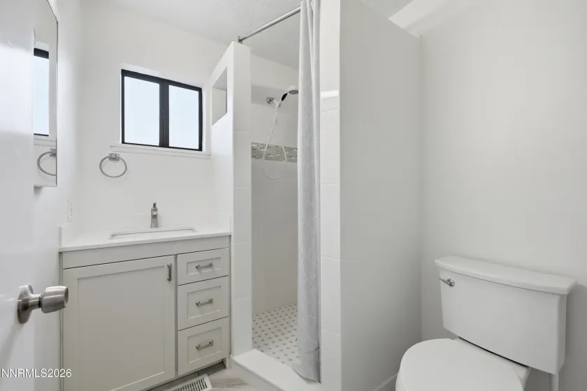1100 H, Sparks, Nevada 89431, 4 Bedrooms Bedrooms, ,3 BathroomsBathrooms,Residential,Residential,H,0,260008259