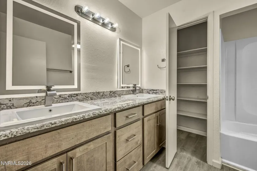 545 Smithridge, Reno, Nevada 89502, 2 Bedrooms Bedrooms, ,2 BathroomsBathrooms,Residential,Residential,Smithridge,0,260008264
