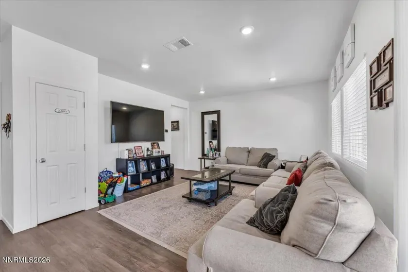 9809 Fishermans Reef, Reno, Nevada 89506, 3 Bedrooms Bedrooms, ,3 BathroomsBathrooms,Residential,Residential,Fishermans Reef,0,260008268