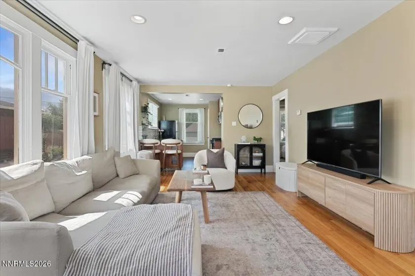 150 Pueblo, Reno, Nevada 89509, 2 Bedrooms Bedrooms, ,1 BathroomBathrooms,Residential,Residential,Pueblo,0,260008302