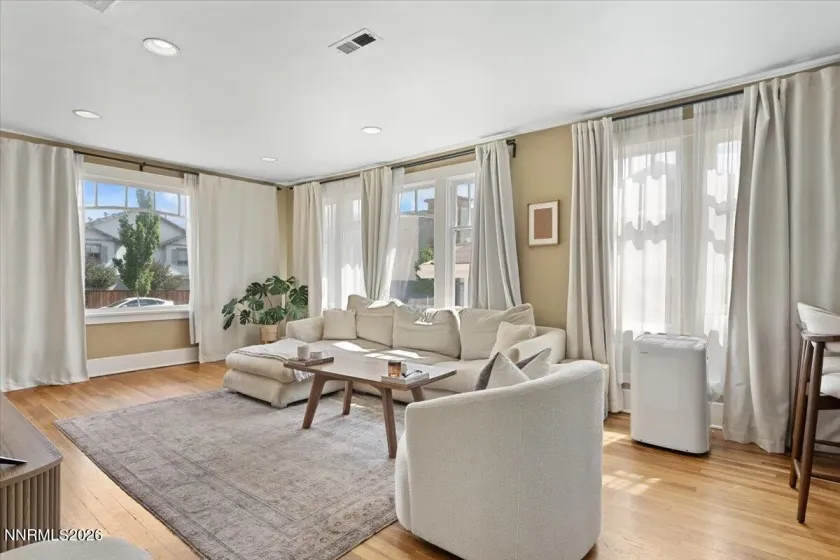 150 Pueblo, Reno, Nevada 89509, 2 Bedrooms Bedrooms, ,1 BathroomBathrooms,Residential,Residential,Pueblo,0,260008302