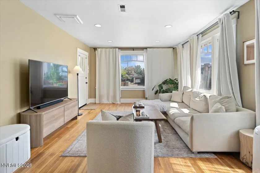 150 Pueblo, Reno, Nevada 89509, 2 Bedrooms Bedrooms, ,1 BathroomBathrooms,Residential,Residential,Pueblo,0,260008302
