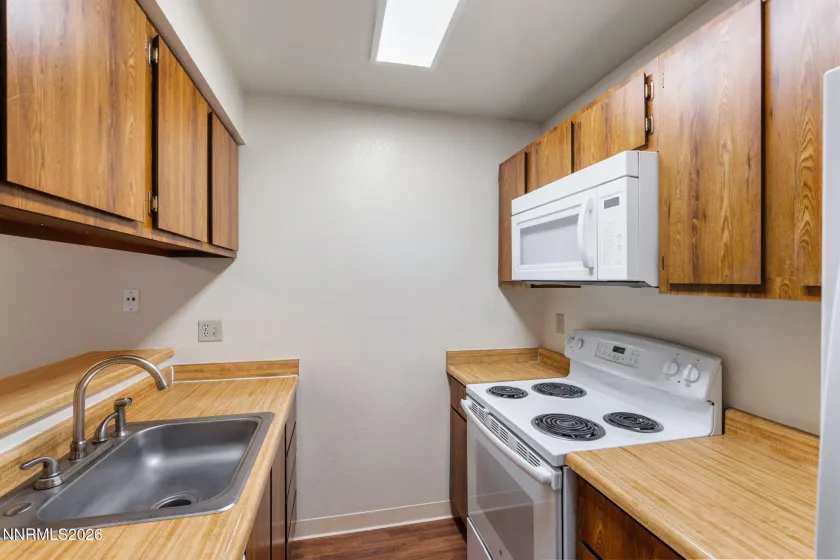 4516 Matich, Reno, Nevada 89502, 2 Bedrooms Bedrooms, ,3 BathroomsBathrooms,Residential,Residential,Matich,0,260008319