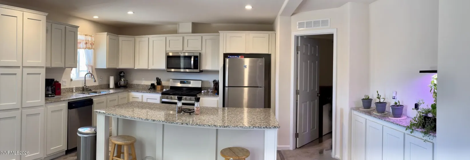 206 Sweetwater, Yerington, Nevada 89447, 3 Bedrooms Bedrooms, ,2 BathroomsBathrooms,Residential,Residential,Sweetwater,0,260008373
