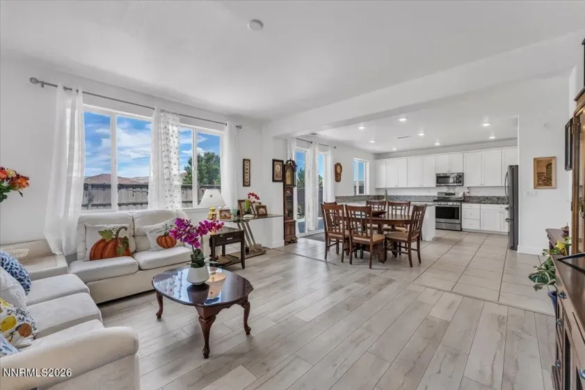 2178 Neuer, Sparks, Nevada 89436, 4 Bedrooms Bedrooms, ,3 BathroomsBathrooms,Residential,Residential,Neuer,0,260008376