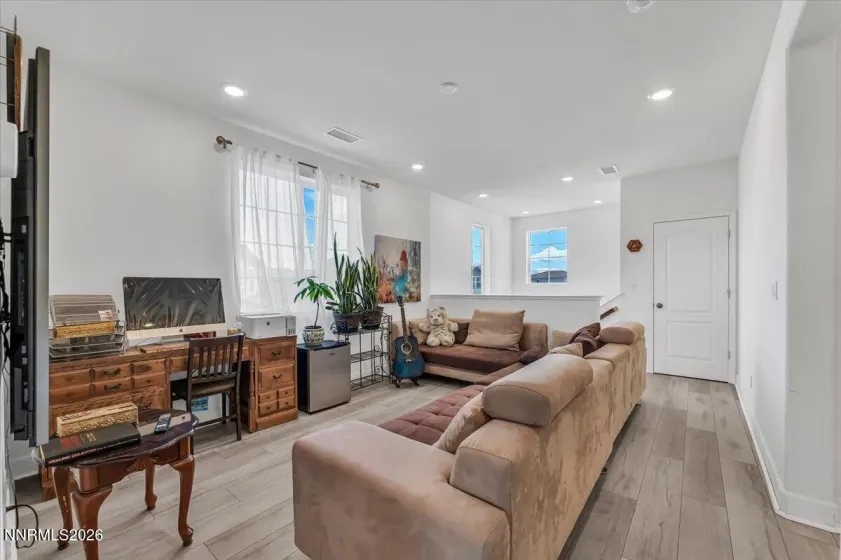 2178 Neuer, Sparks, Nevada 89436, 4 Bedrooms Bedrooms, ,3 BathroomsBathrooms,Residential,Residential,Neuer,0,260008376